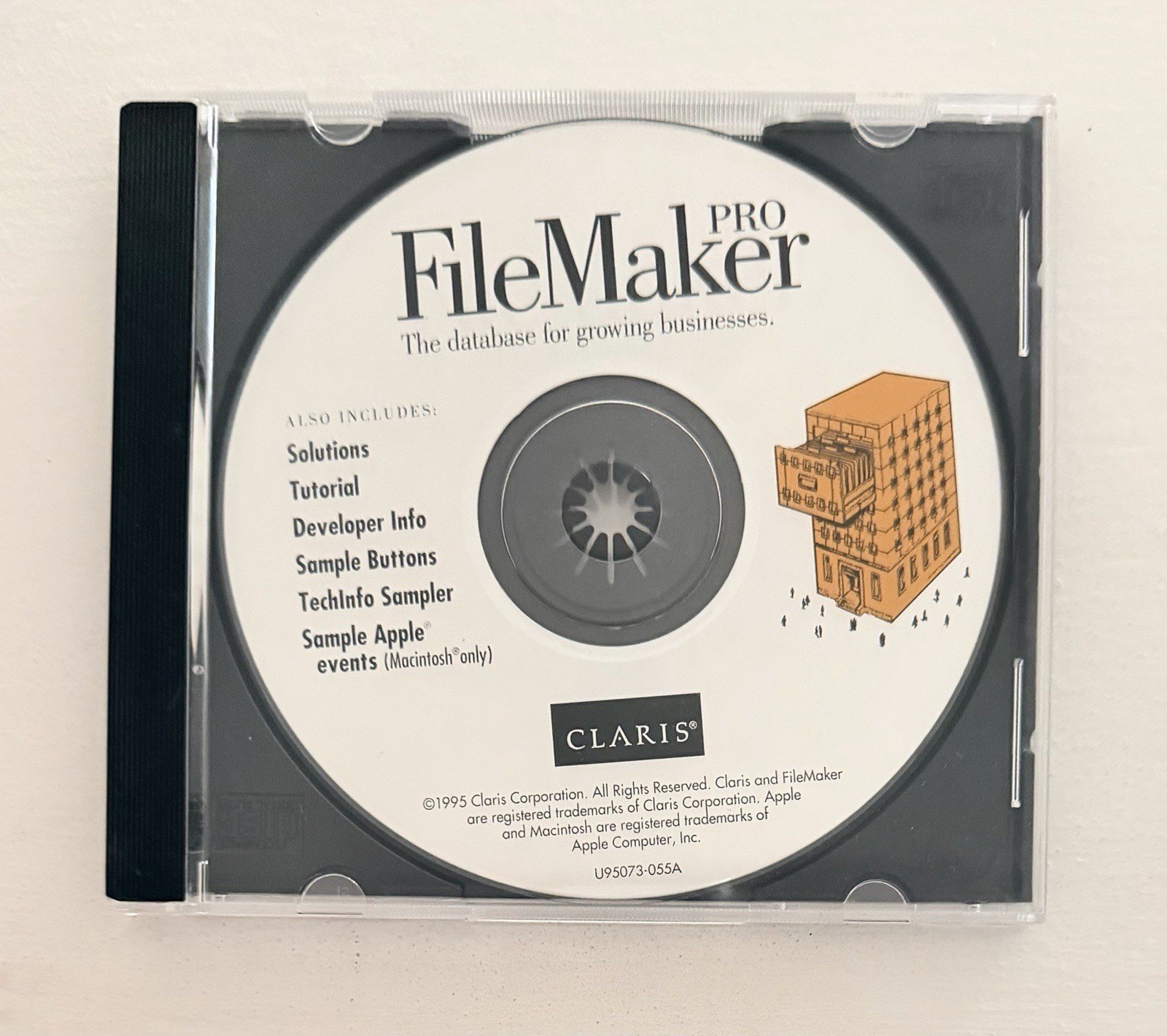FREE SHIPPING  1995 Claris FileMaker Pro, disc only, gently used. U95073-055A