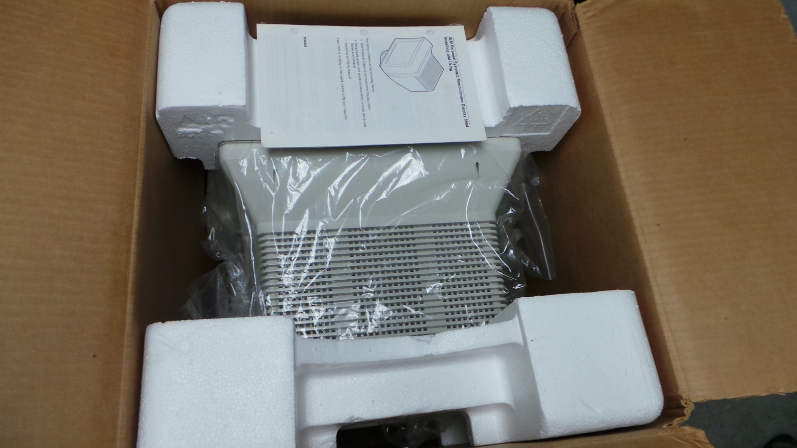 IBM MONOCHROME 8504 CRT MONITOR 12"  VINTAGE NEW