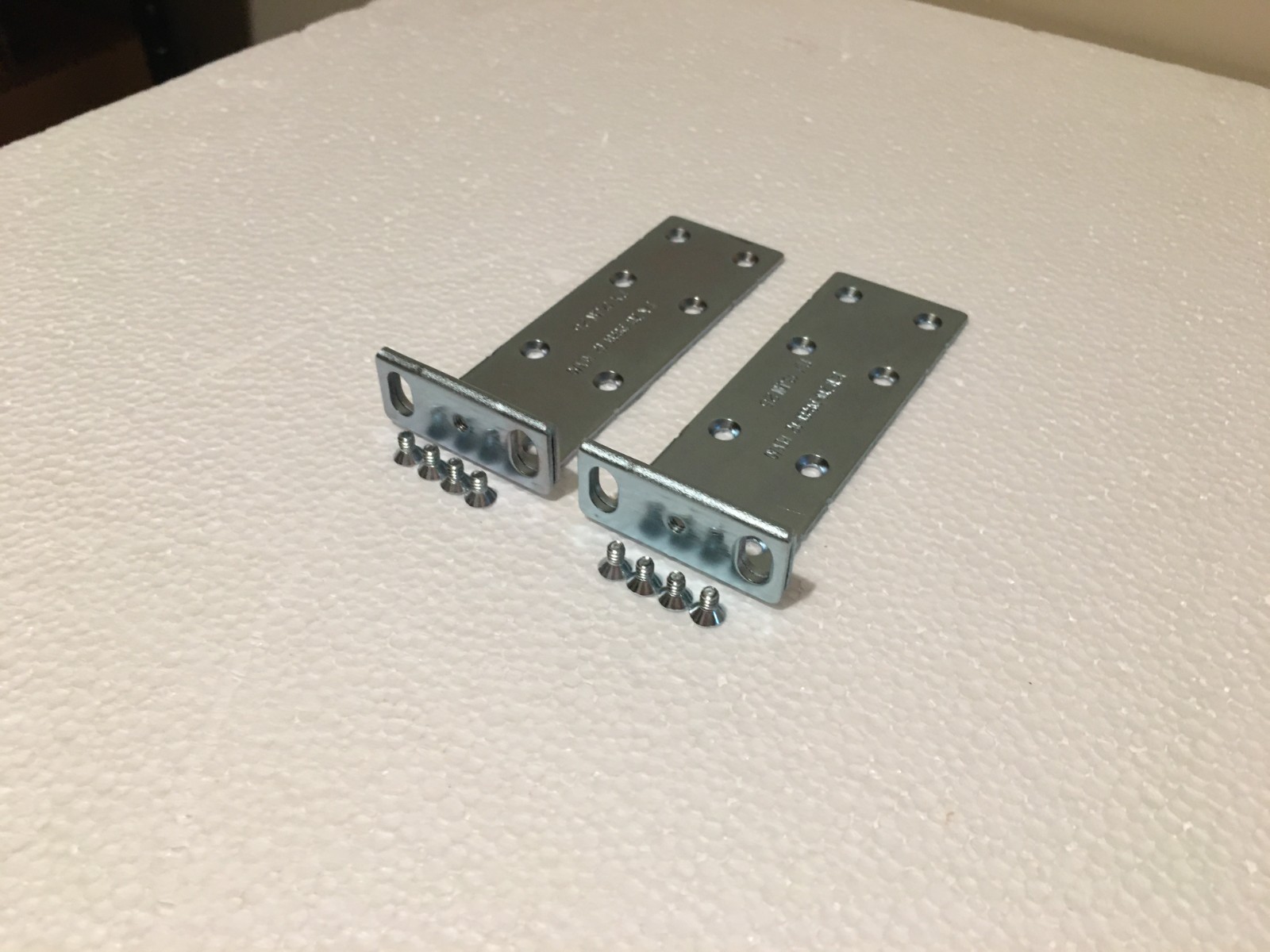CISCO C8300-RM-19-1R Rack Mount Kit for C8300 Series 1R Router 700-118280-02