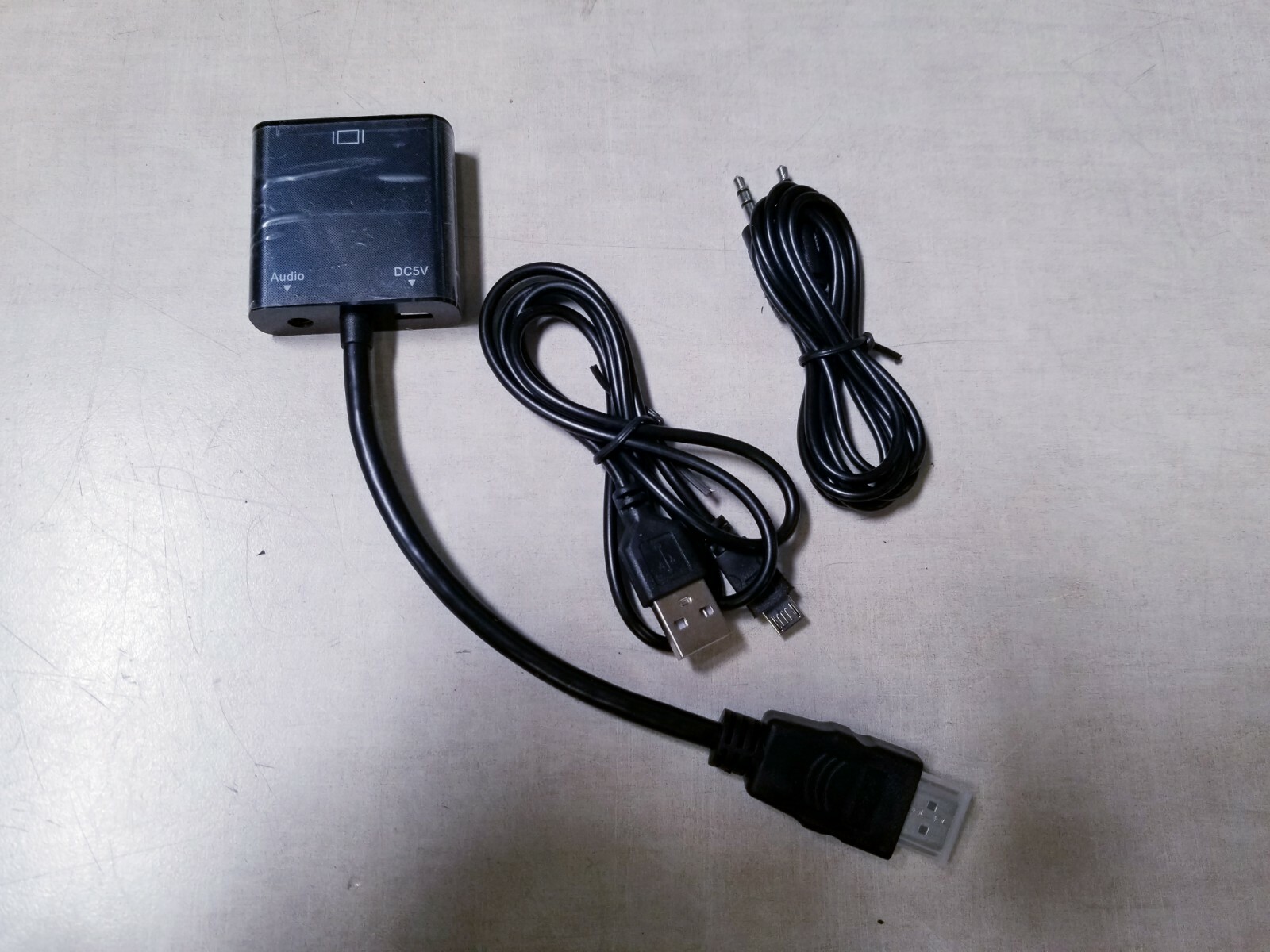 AddOn HDMI to VGA Converter with Audio White - M/F HDMI2VGAA