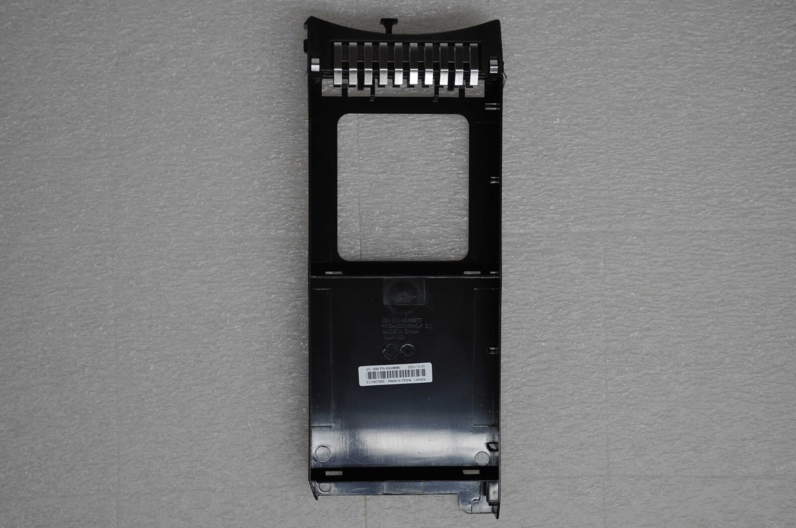IBM Storwize V3700 Storage 2.5" Bay Filler Tray 45W8680