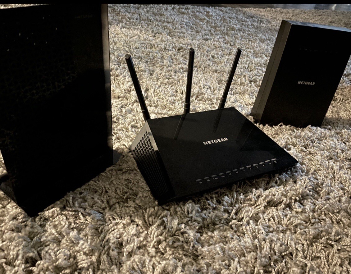 Netgear bundle Nighthawk AC1750 smart wifi router, EX7000 & X65 wifi extenders