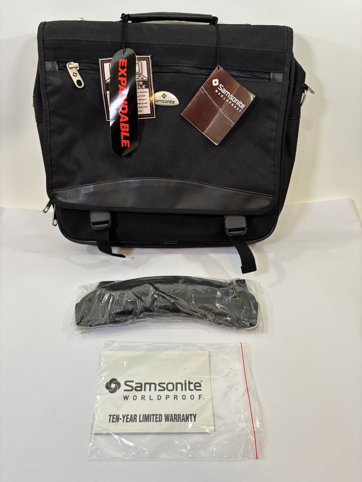 Samsonite Computer Bag Model #930755 Expandable Should Strap Pockets Black