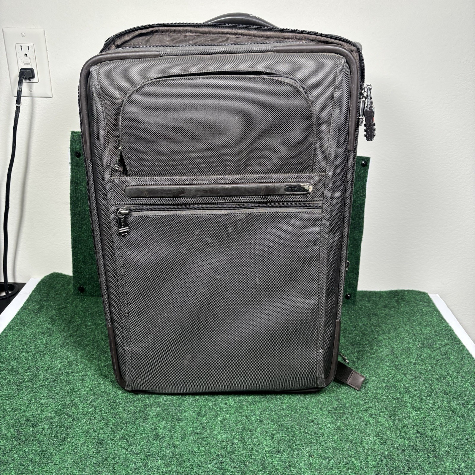 TUMI 22021D4 Alpha G4 Expandable Upright Rolling International Carry-On Case