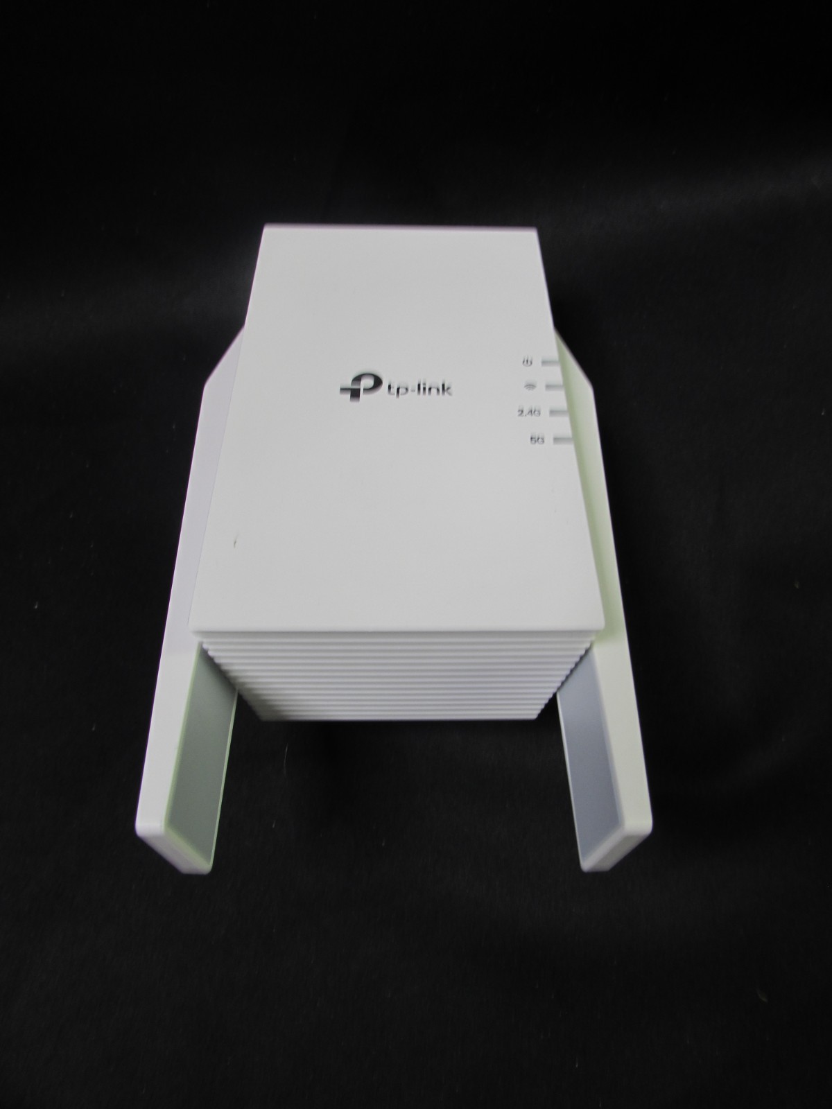 TP-Link RE2700X AX2700 Wi-Fi 6 Dual-Band, Range Extender with Fast 2.7 Gbps B9