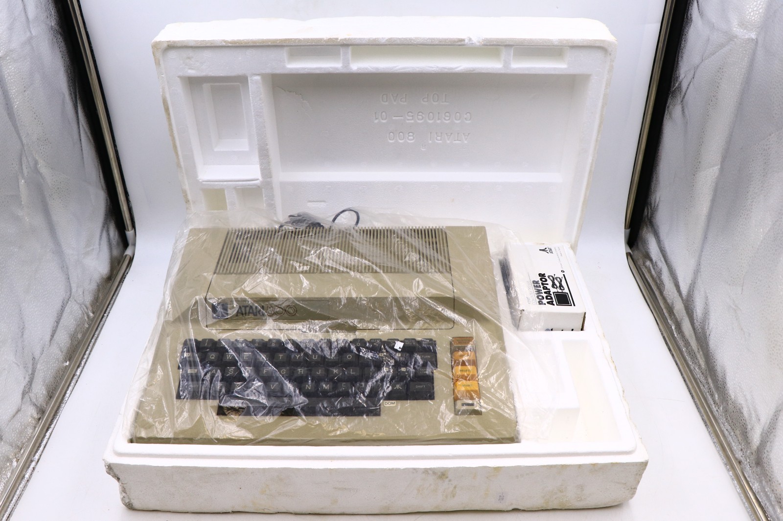 Atari 800 Home Computer Later Variant In Original Styro W/ BASIC CLEAN Untested