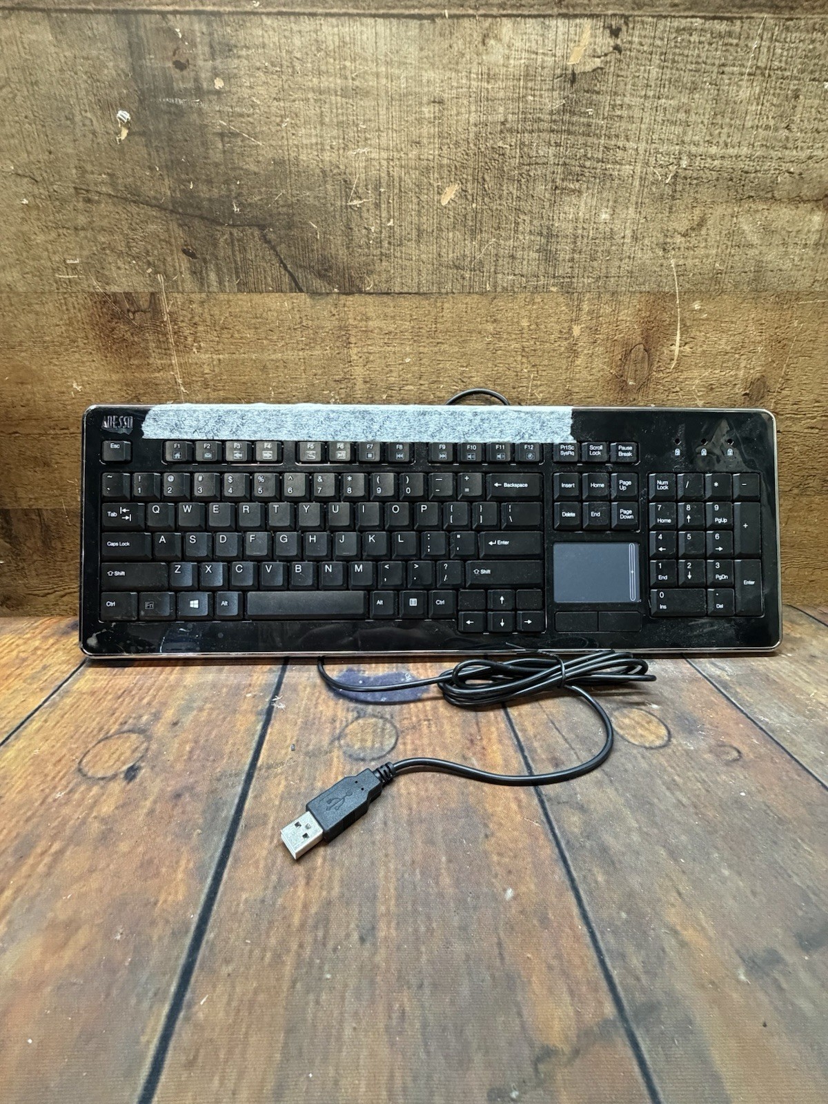 Adesso SlimTouch AKB-440UB Full-Sized USB Keyboard with Built-in Touchpad