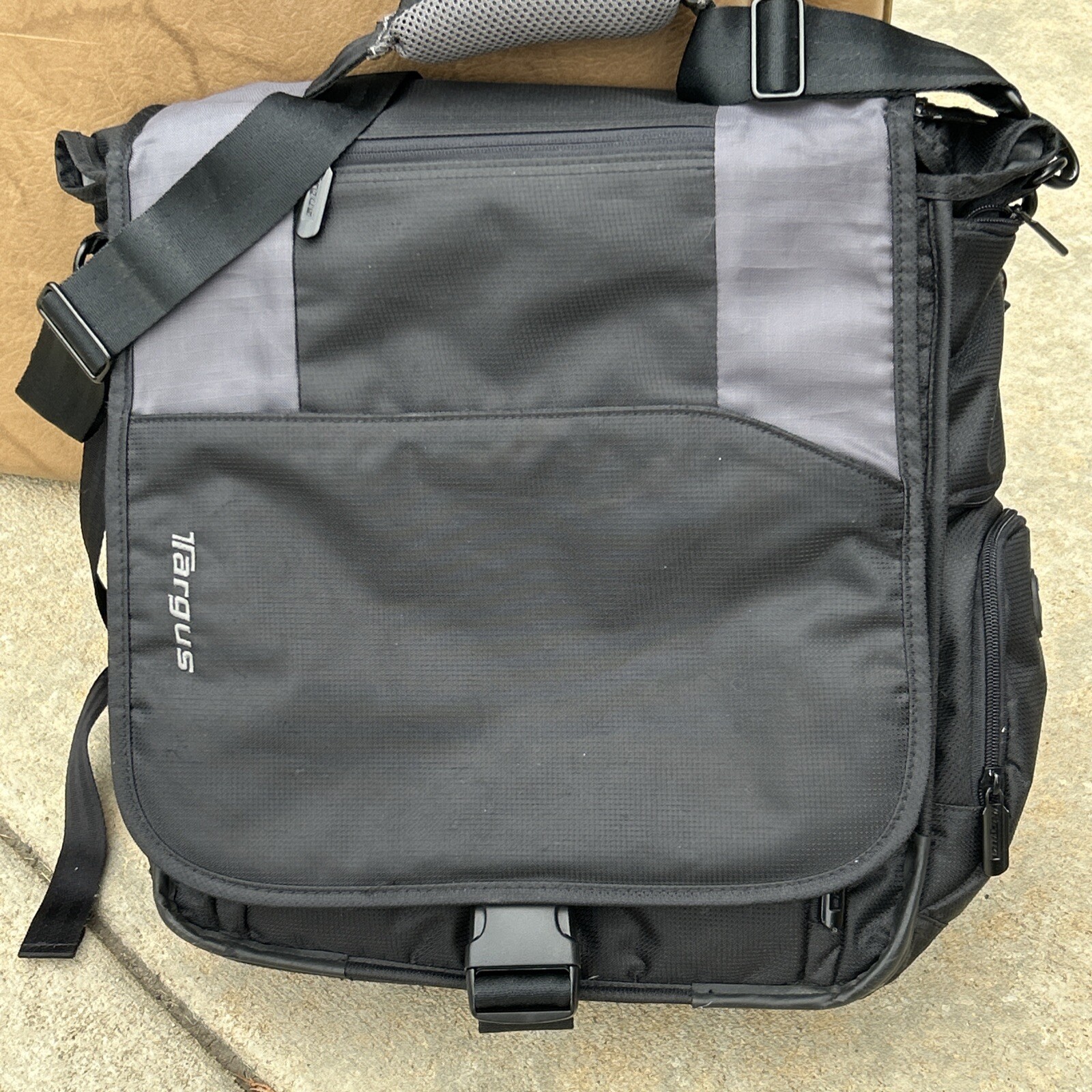 Targus Expandable Messenger Laptop Backpack Bag Messenger Shoulder Bag