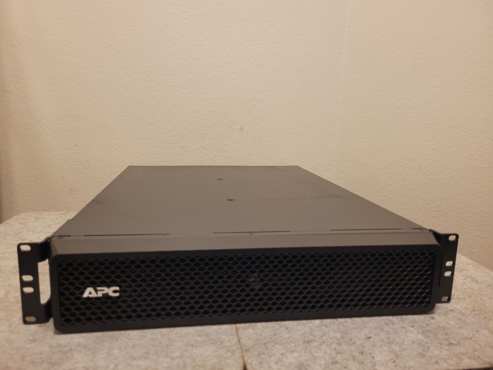 APC SRT72BP External Battery Pack Rack Mount w/ 2x Battery Cases, No Batteries