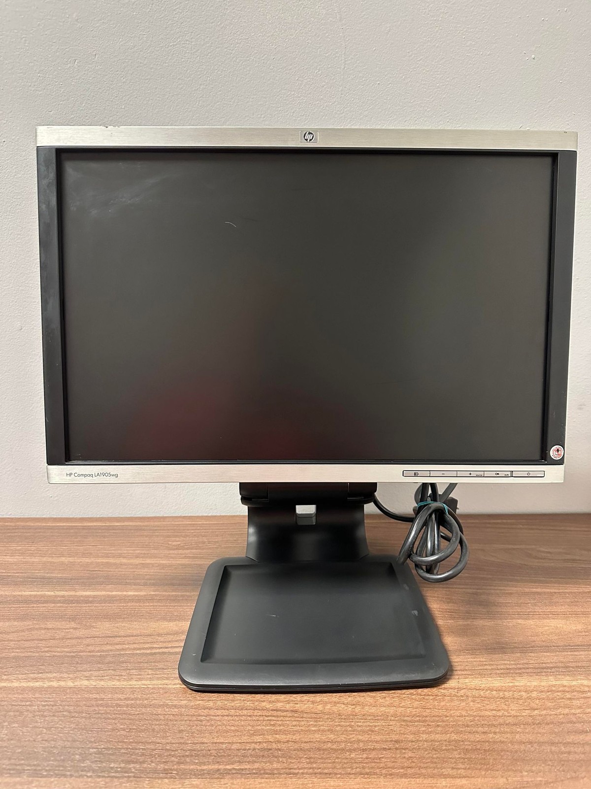 HP LA1905WG 19 Inch LCD Monitor Black Adjustable VGA 5E