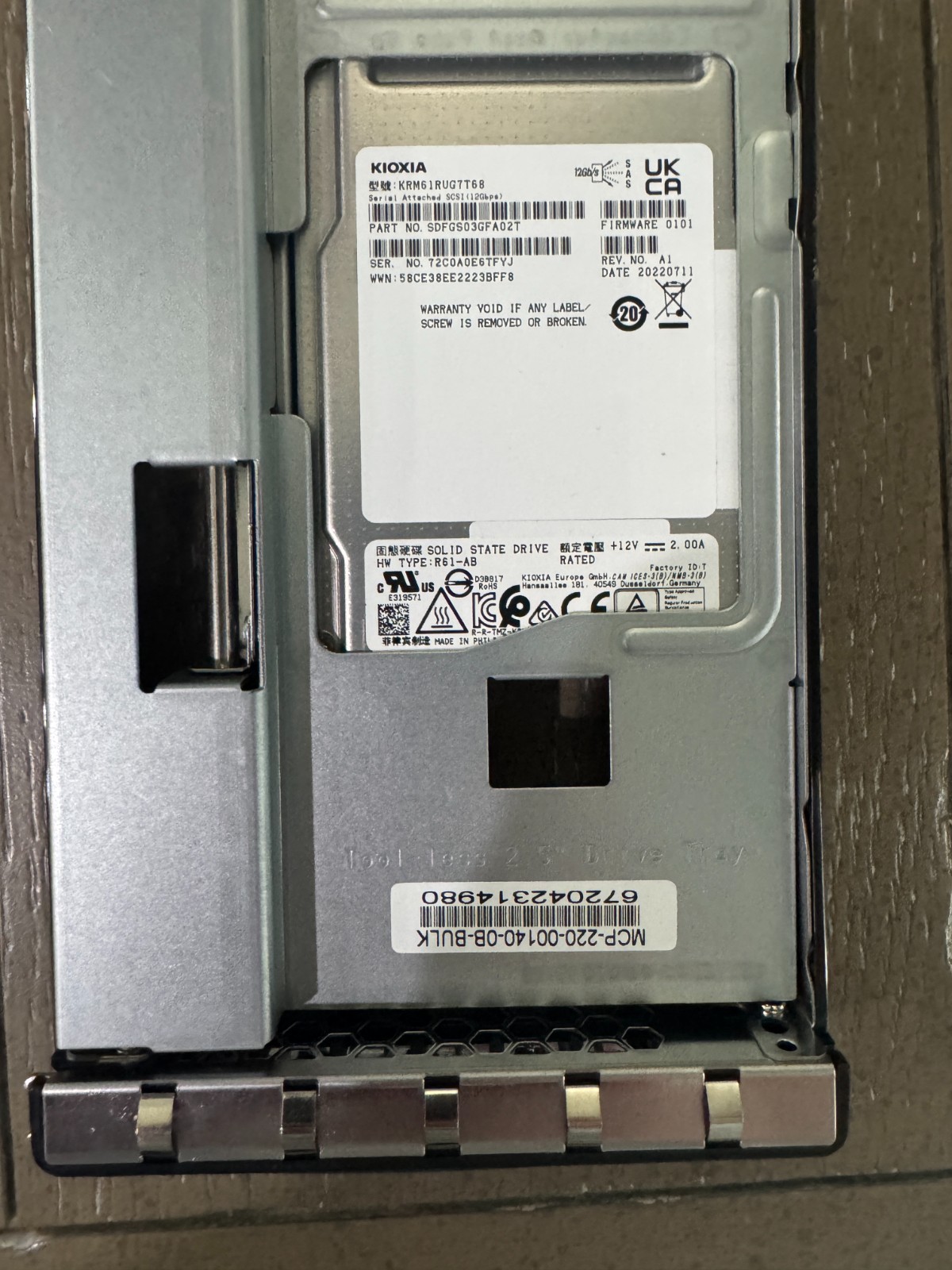 Kioxia PM6 SDFGS03GFA02T SSD 7.68 TB SAS 12Gb/s