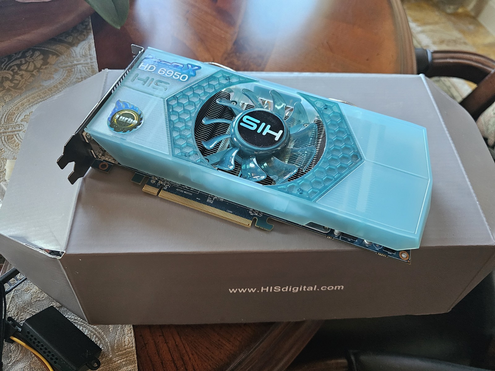 ​HIS Radeon HD 6950 Turbo 2GB GDDR5 IceQ X Graphics Card - / Box and Acessories