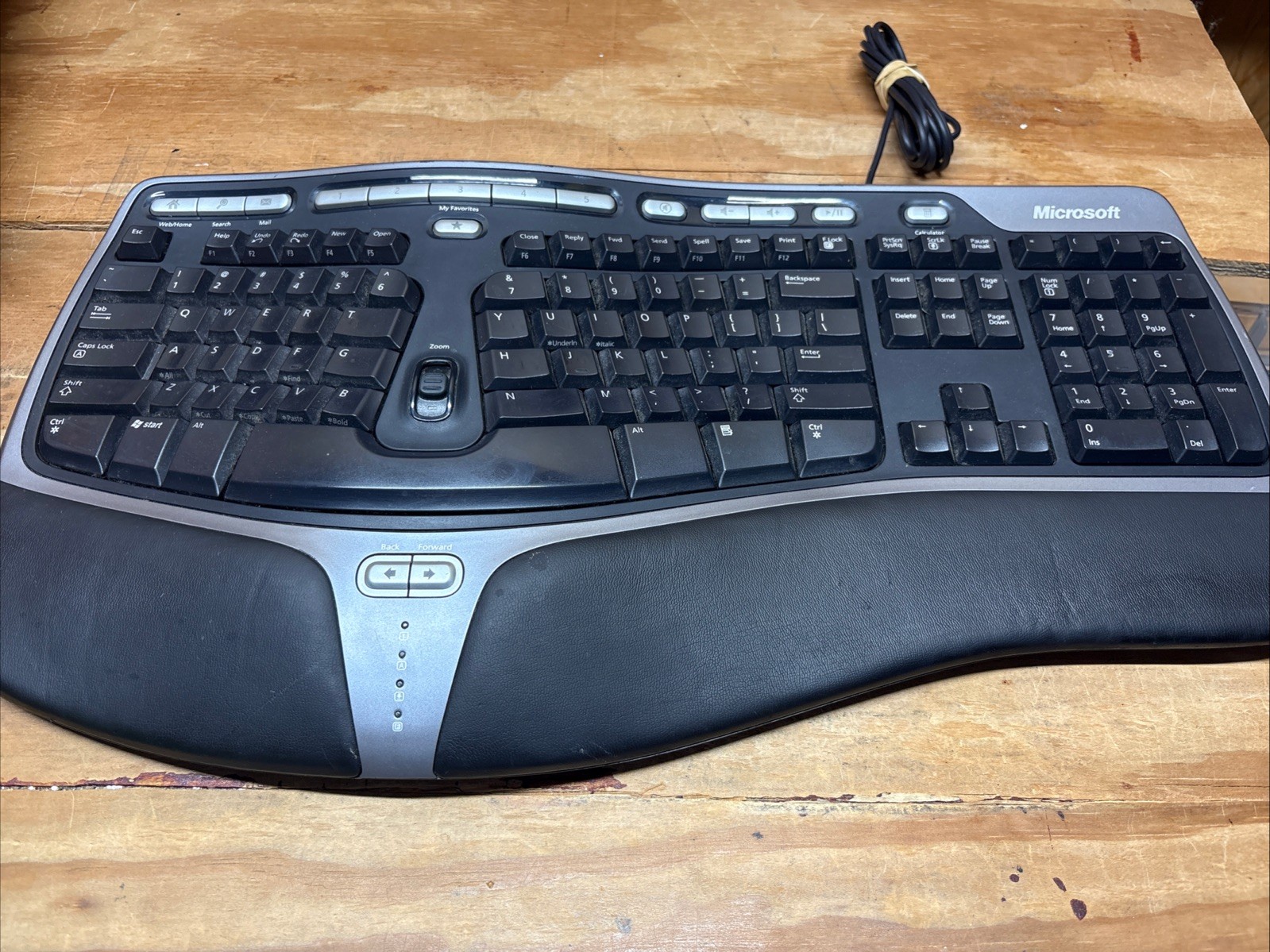 Microsoft Natural Ergonomic USB Wired Keyboard 4000 v1.0 Black KU-0462 Used