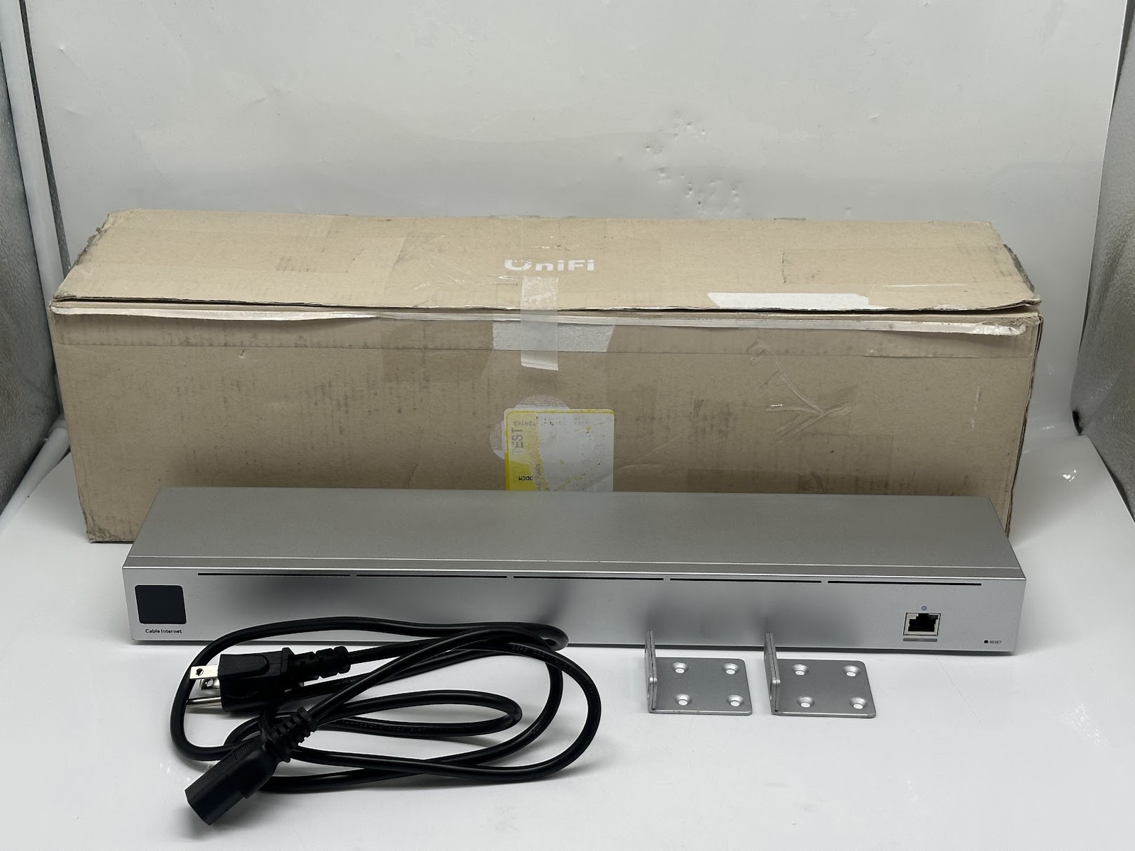 Ubiquiti UniFi Cable Internet Modem Multi GB