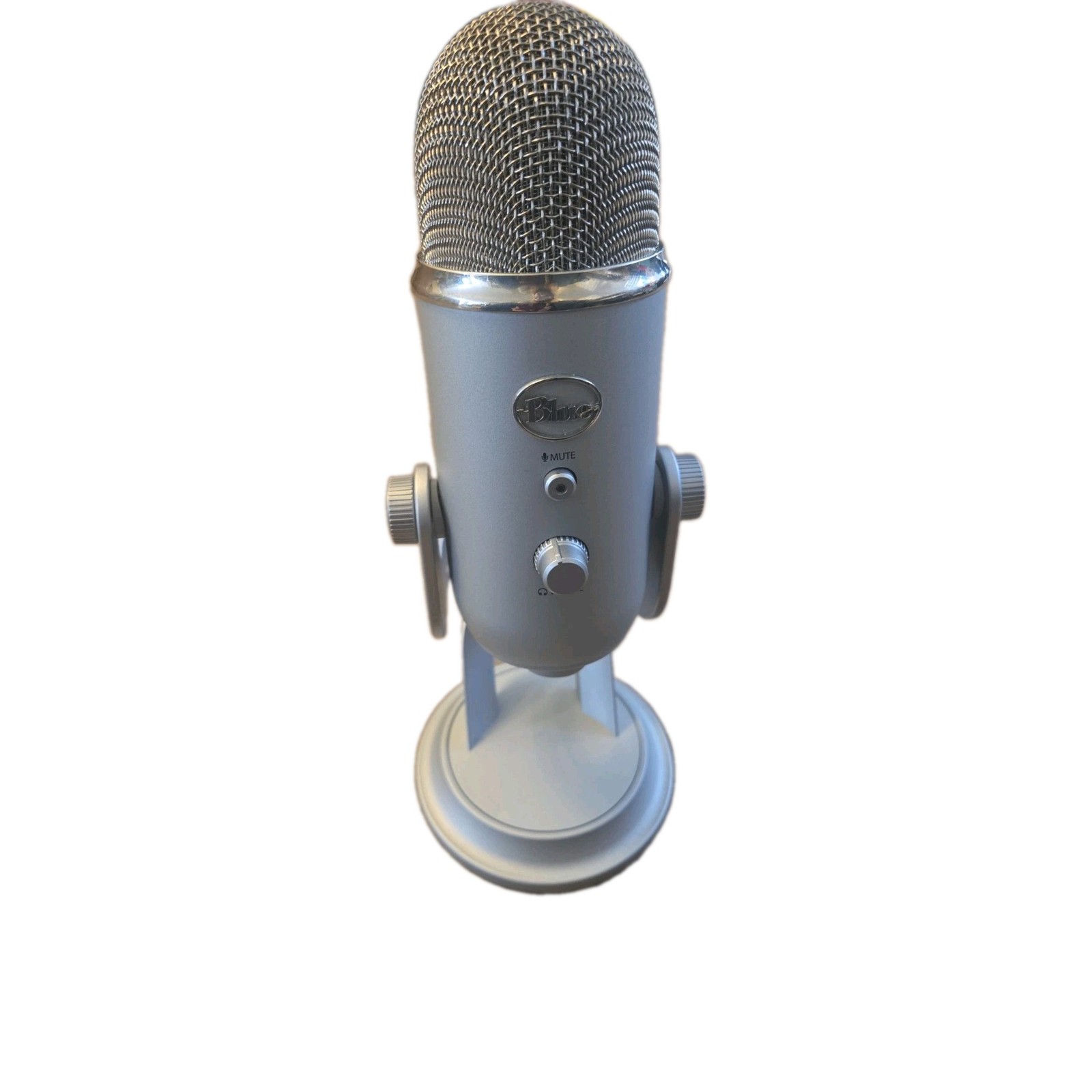 Logitech Creators Blue Yeti USB Microphone (Silver) For PC/ Mac, Gaming, Podcast