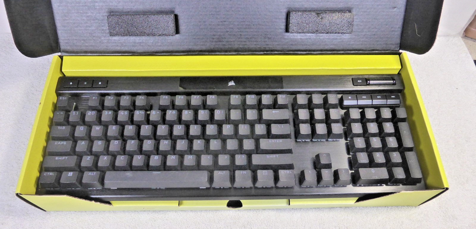 Corsair K70 PRO RGB Optical-Mechanical Gaming Keyboard - READ DESC