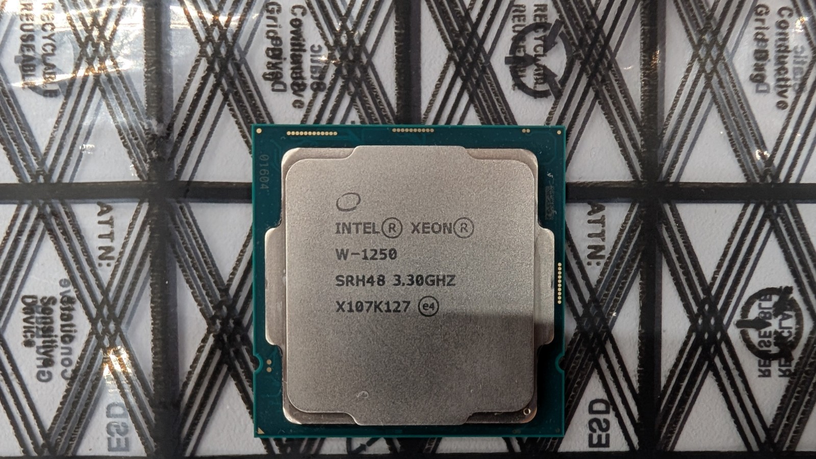 Intel Xeon W-1250 3.30GHz SRH48 LGA1200 Processor
