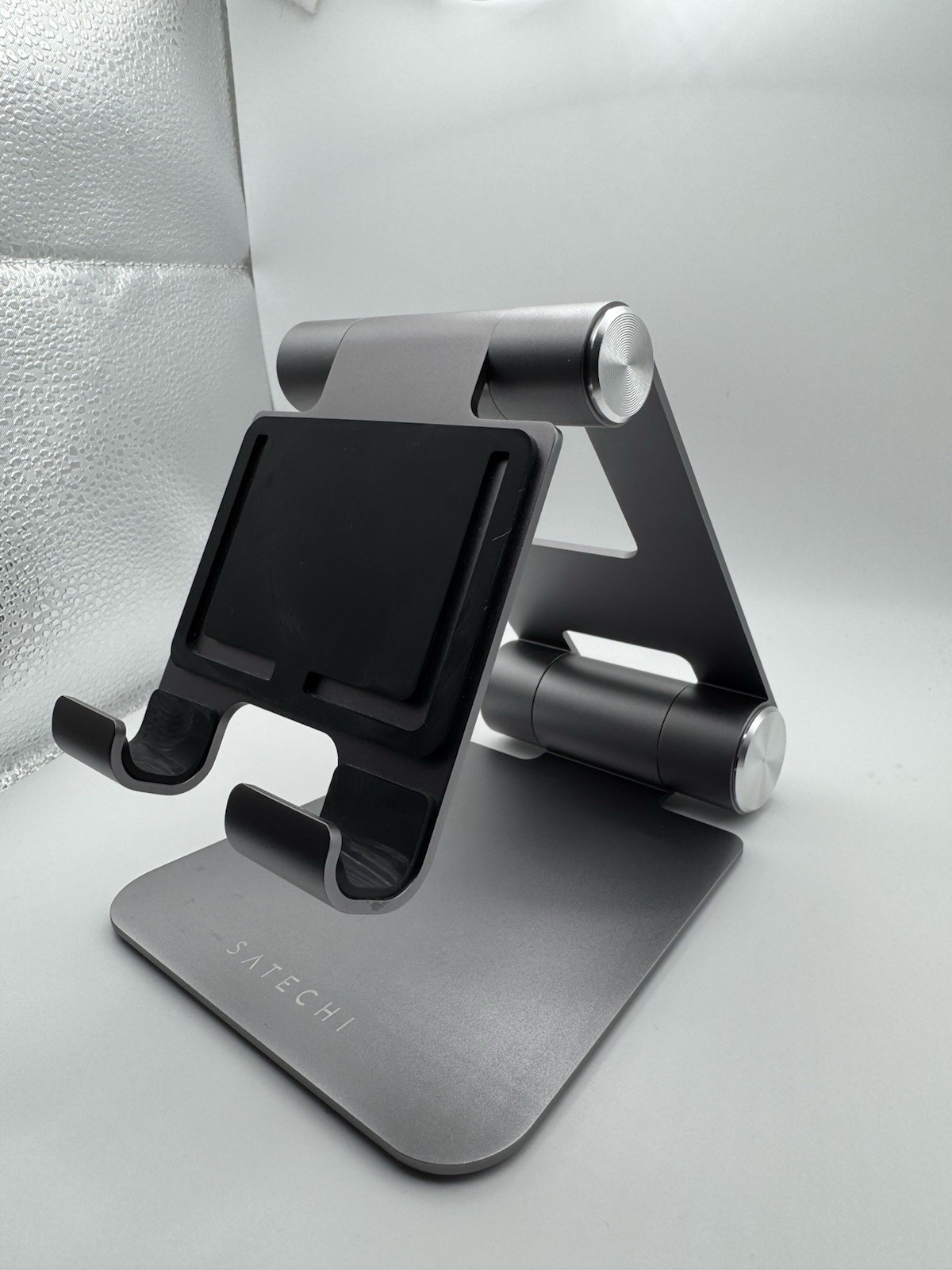 Satechi - R1 Aluminum Multi-AngleFoldable Tablet Stand