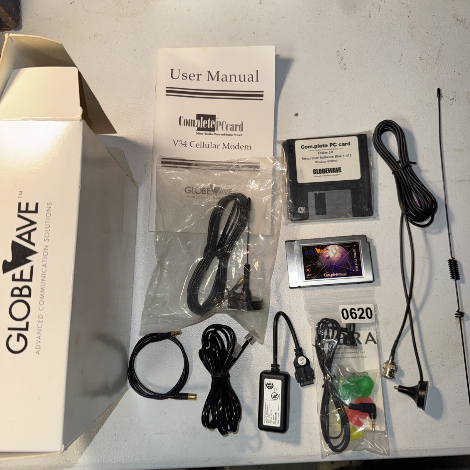 GlobeWave Com.plete PC Card V34 Cellular Modem Vintage Kit Box Accessories