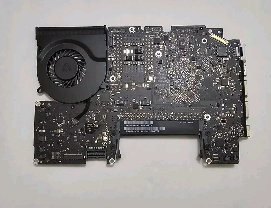 Apple Macbook 13" A1342 Mid-2010 Logic Board 2.4 GHz A1342 820-2877-B