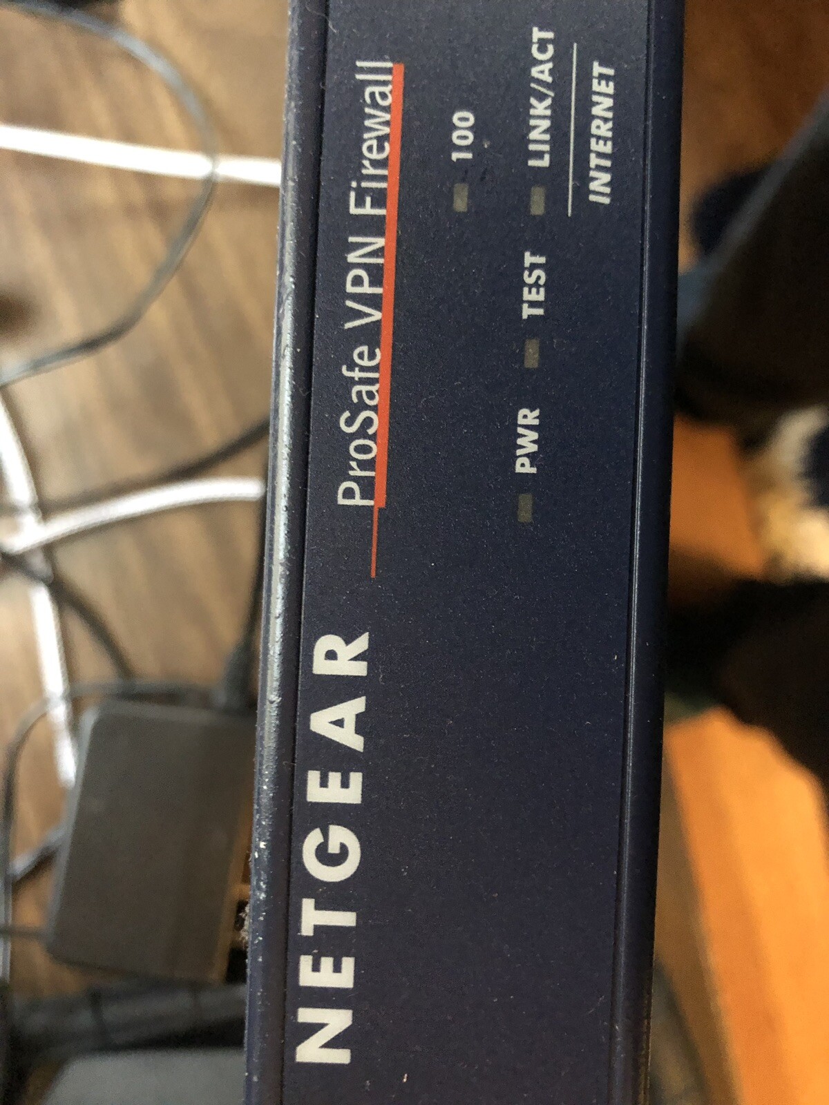 Netgear FVS318 100 Mbps 8-Port 10/100 Wireless G Router