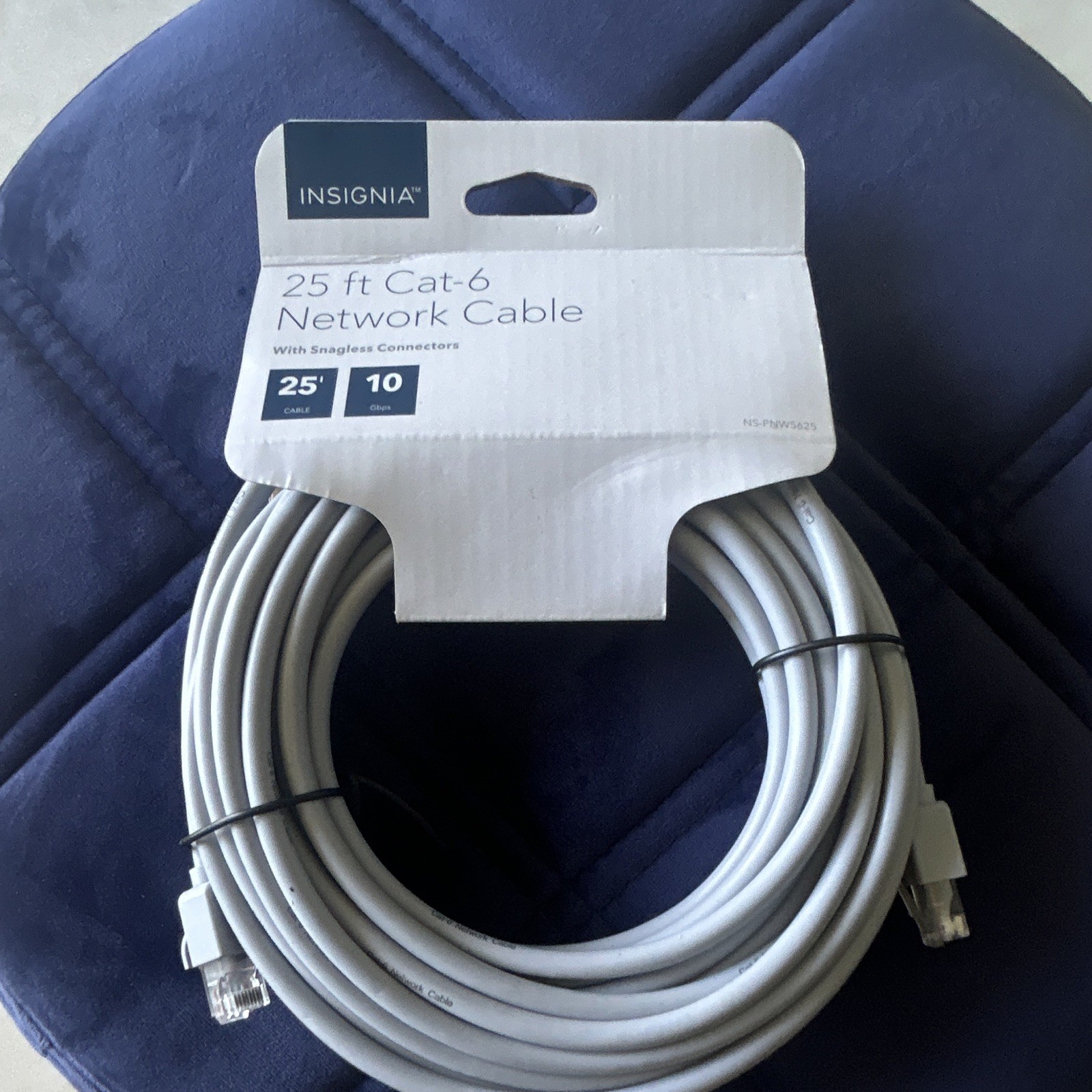 Insignia Cat 6 Ethernet Network Cable 25 ft Gray RJ-45 Snagless NS-PNW5625