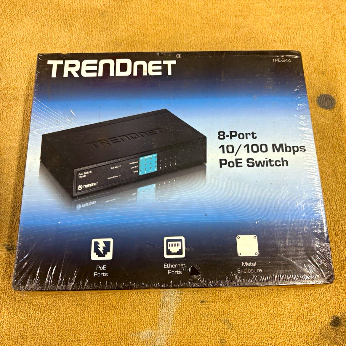 TRENDnet TPE-S44 8-Port Fast Ethernet 100 Mbps PoE Unmanaged RJ-45 Switch