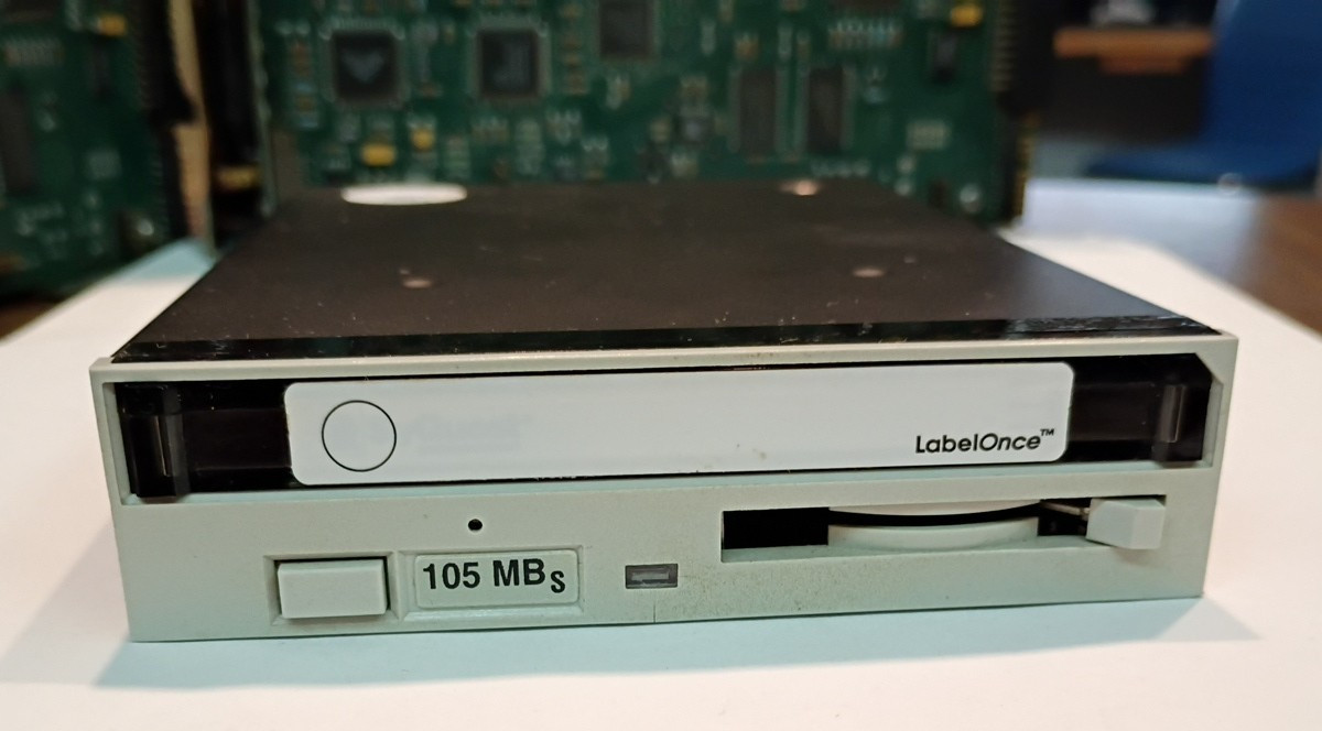 SYQUEST SQ3105S 3.5" Internal SCSI Disk DRIVE 105MB 50PIN, Works