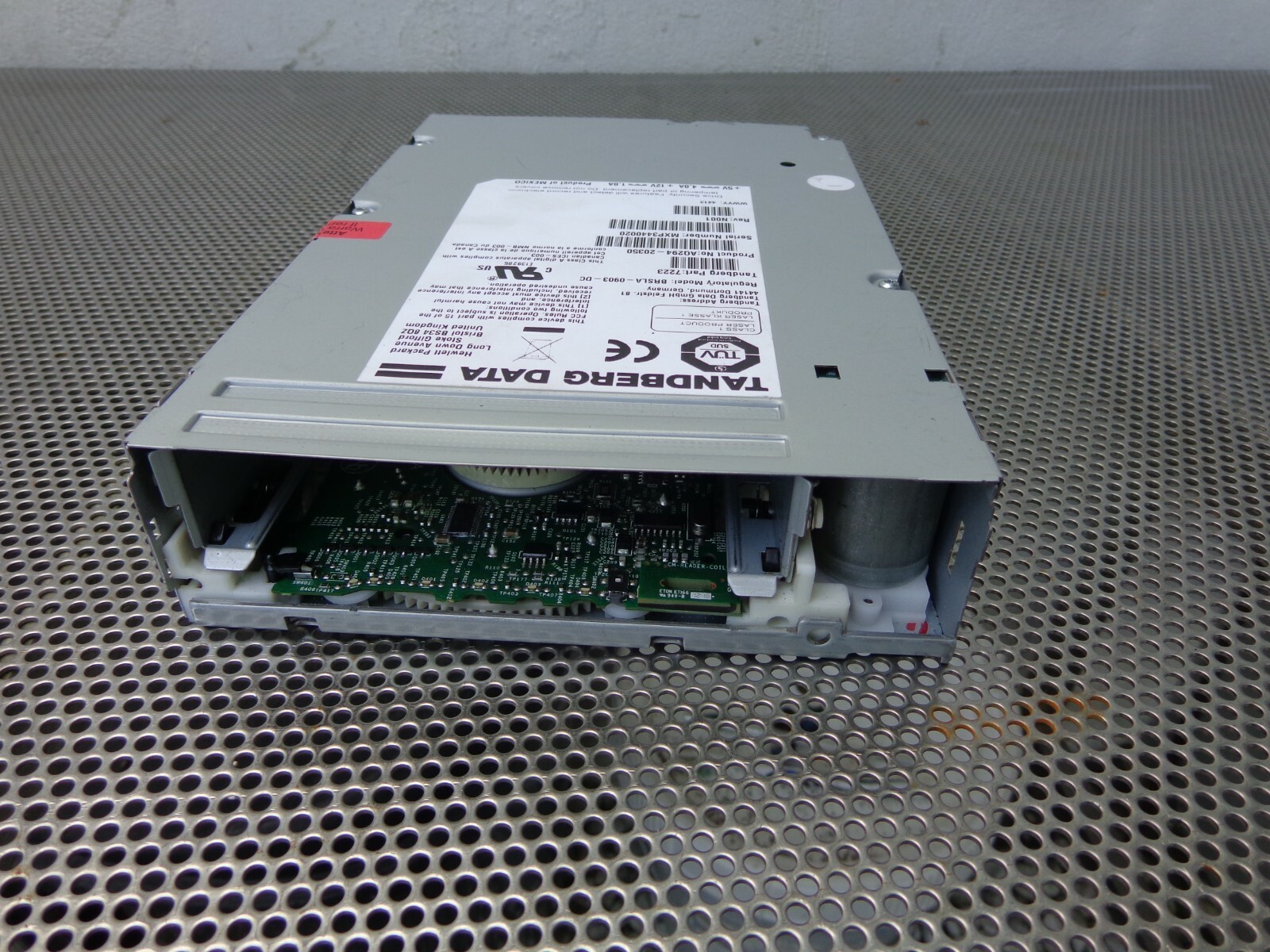 Tandberg Data LTO-5 HH FC TAPE DRIVE AQ294-20350 871134 7223 FOR T40 (No Tray)