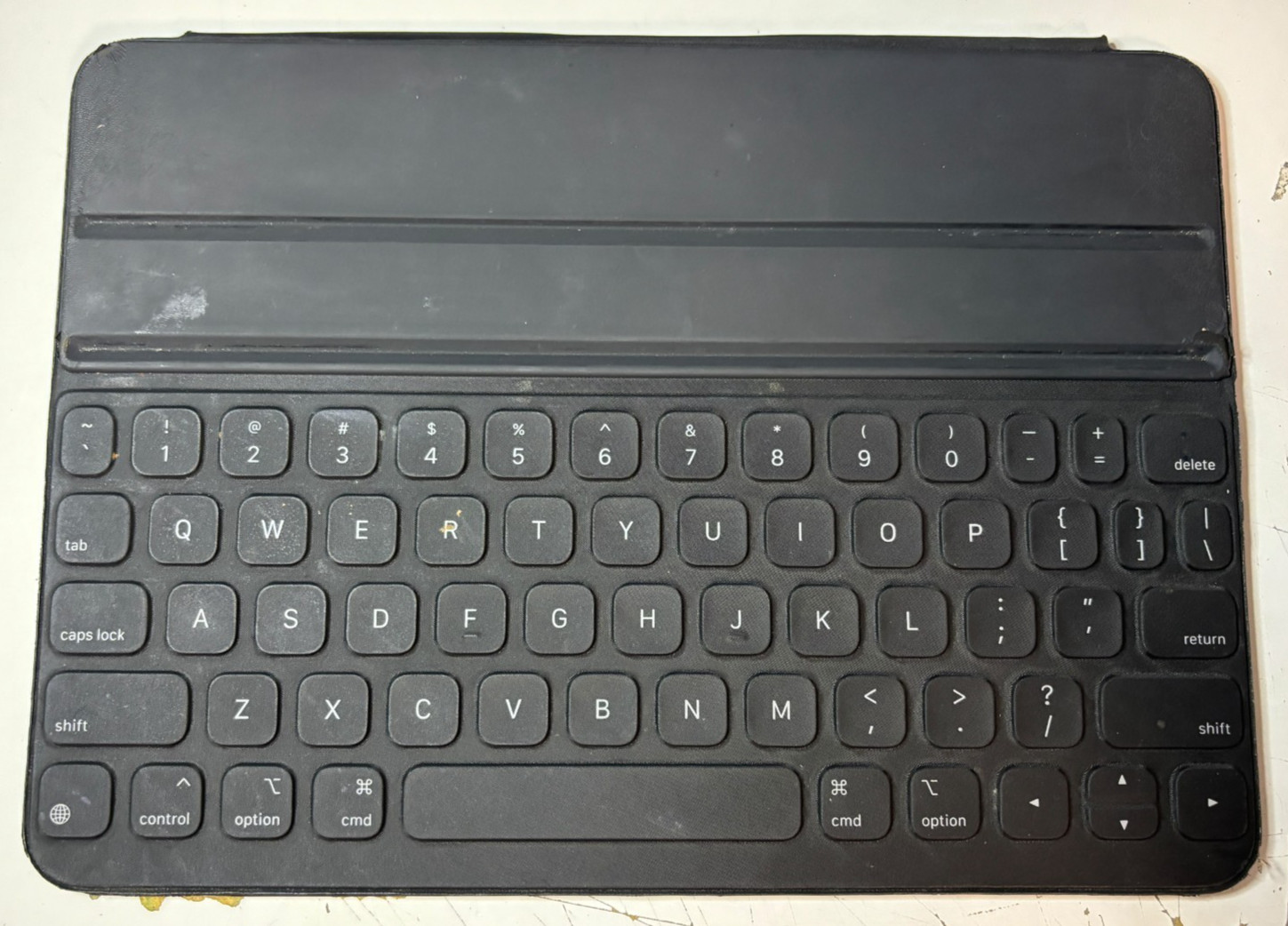 Used Apple Smart Keyboard Folio for iPad Pro 11" 1st-4th Gen & iPad Air 4/5 (C)