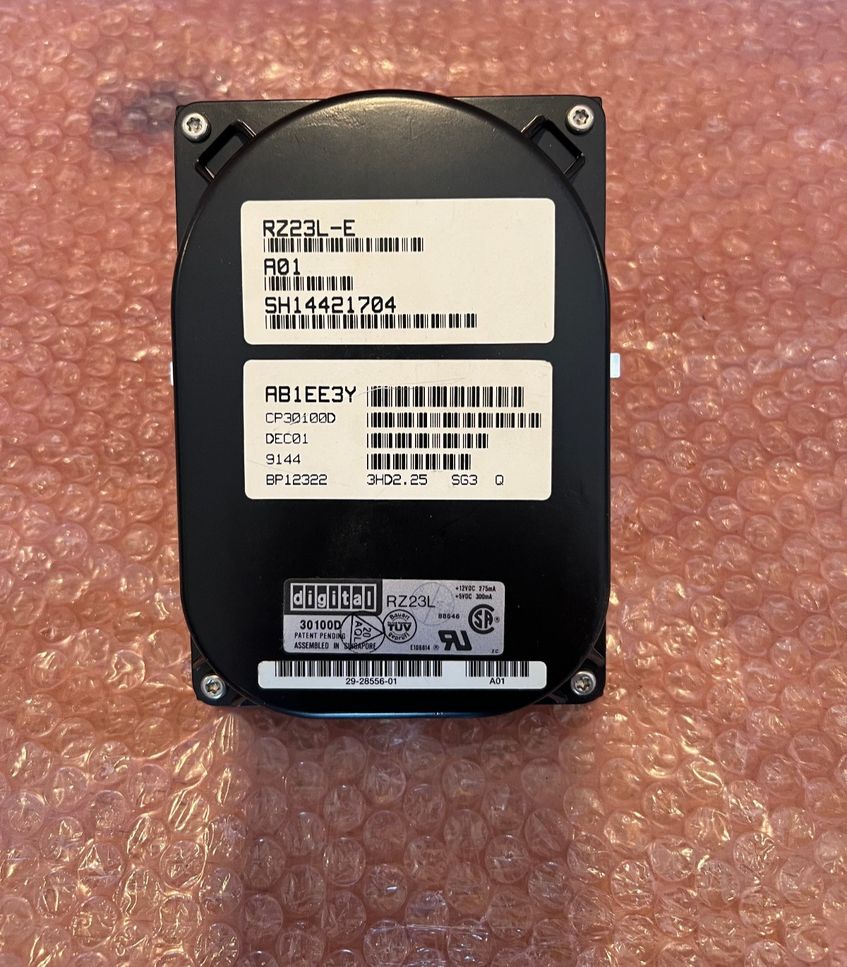 DIGITAL DEC VINTAGE QBUS MICROVAX 121MB LOW PROFILE SCSI-2 HARD DRIVE  RZ23L-E