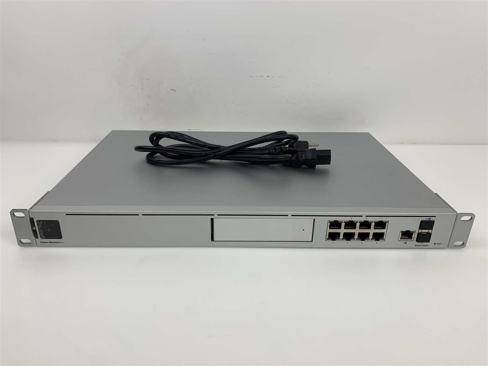Ubiquiti Networks 10G SFP+ Enterprise Security Gateway Network Appliance UDM-PRO