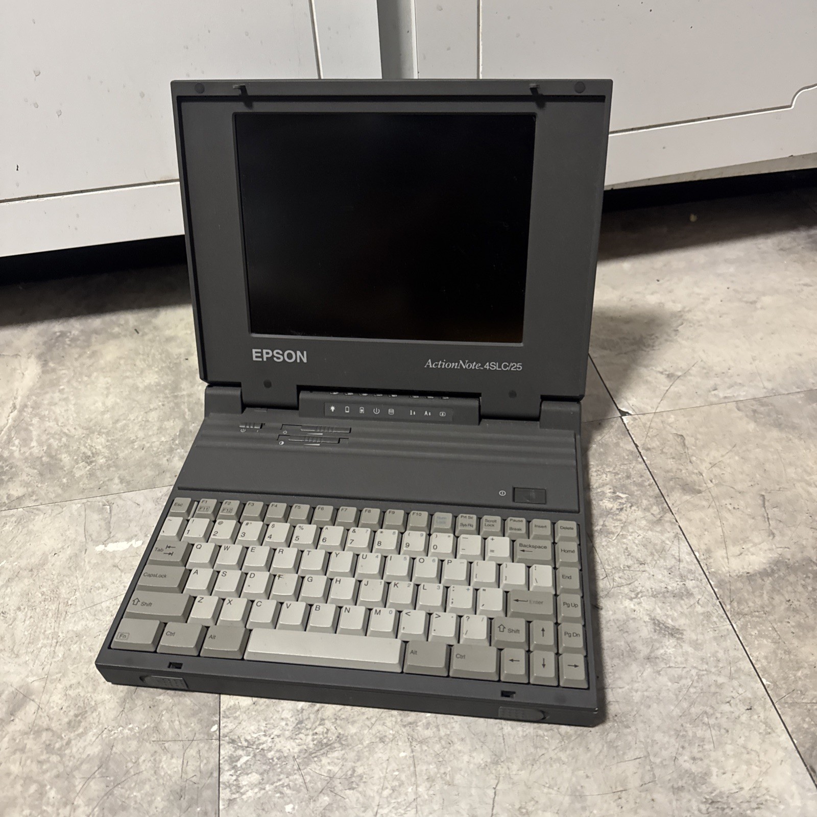VINTAGE Epson ActionNote 4SLC/25 AN-3S25 486SLC Laptop UNTESTED -PP
