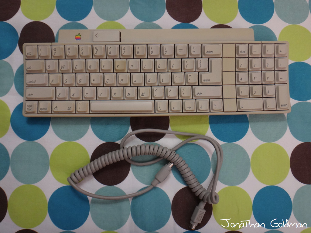 Apple Desktop Bus Keyboard with Cable for Apple IIgs 825-1302-B A9M0330 658-4081