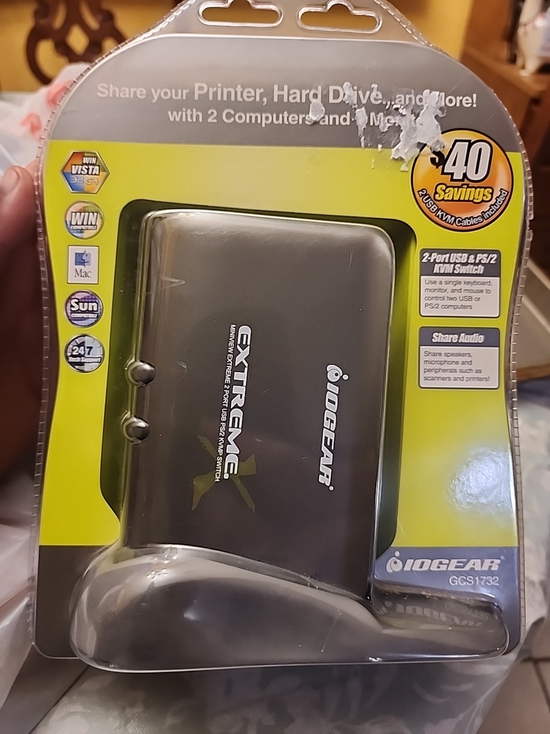 IOGEAR MiniView Extreme  2-Port USB & PS/2 KVM Switch With Computer Cables NEW