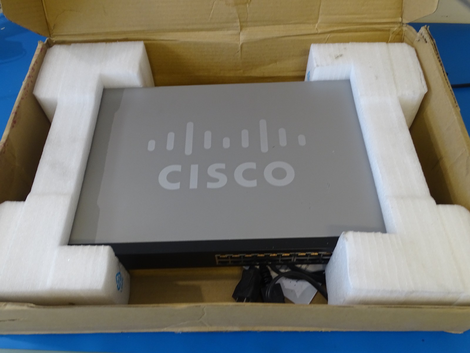 Cisco Small Business SLM2024 24-Port Gigabit Smart Switch