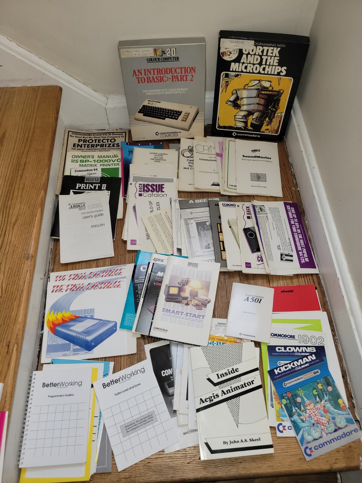 9.9 Lbs COMMODORE 64 128 Vintage Game/Program Manuals User Guides C64 C128 GUC