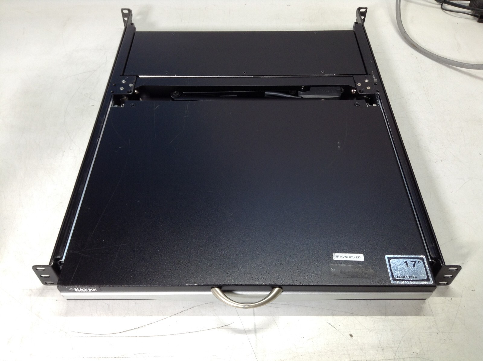 Black Box Serv Tray w/ ServView CX VGA & 16CATX KVT1IP16CATUV