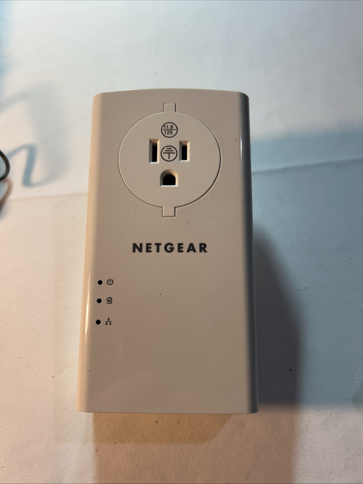 NETGEAR PLP2000 Extra Outlet Powerline Adapter 2000 Mbps