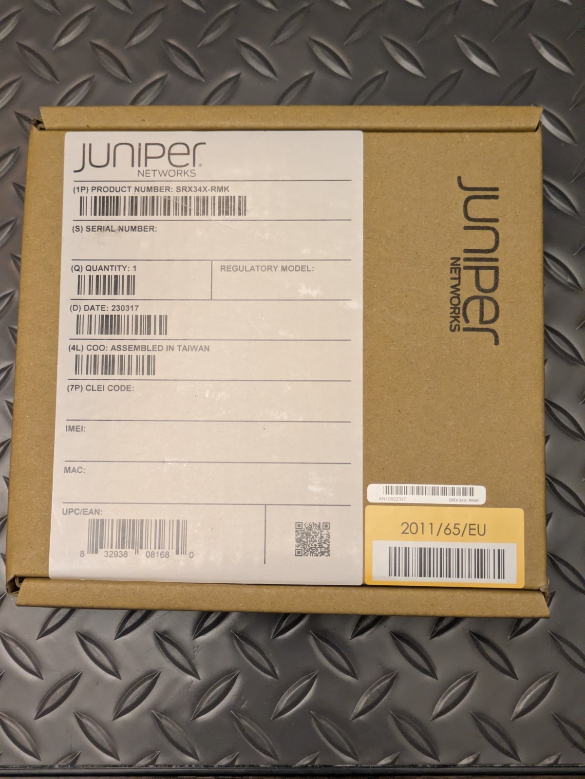 Juniper SRX345 / SRX340 / EX3300 Rack Mount Ear Kit SRX34X-RMK 1 Pair of Bracket