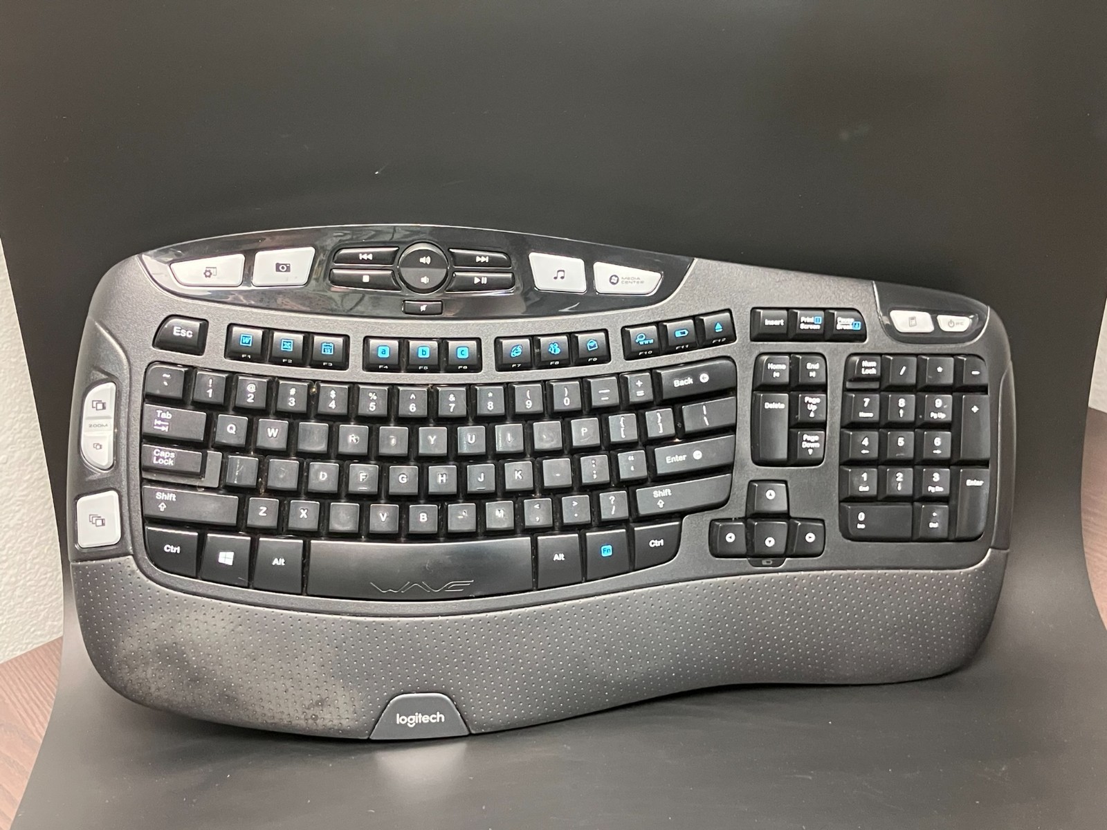 Logitech K350 Wave Wireless Keyboard – Powers On – NO USB Receiver / Dongle