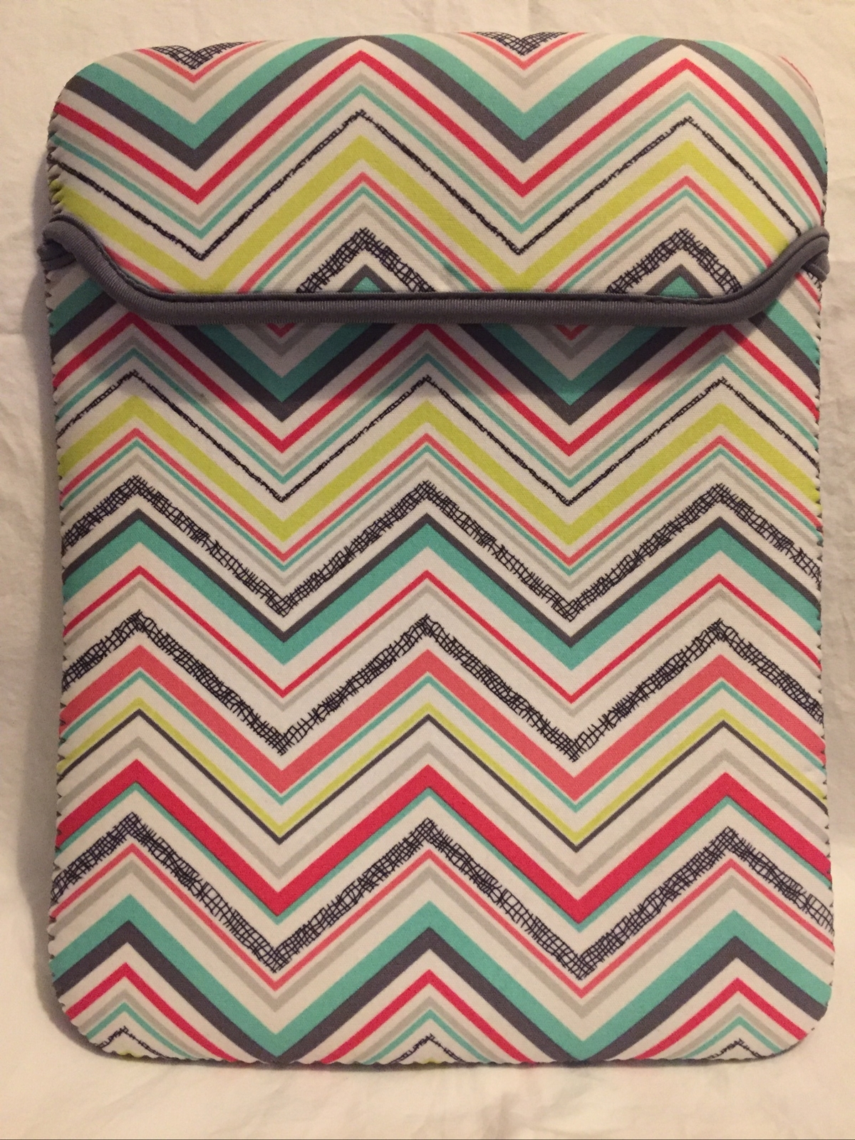 Thirty-One Tote-A-Tablet Case Pouch Sleeve Party Punch Chevron Stripe Travel EUC