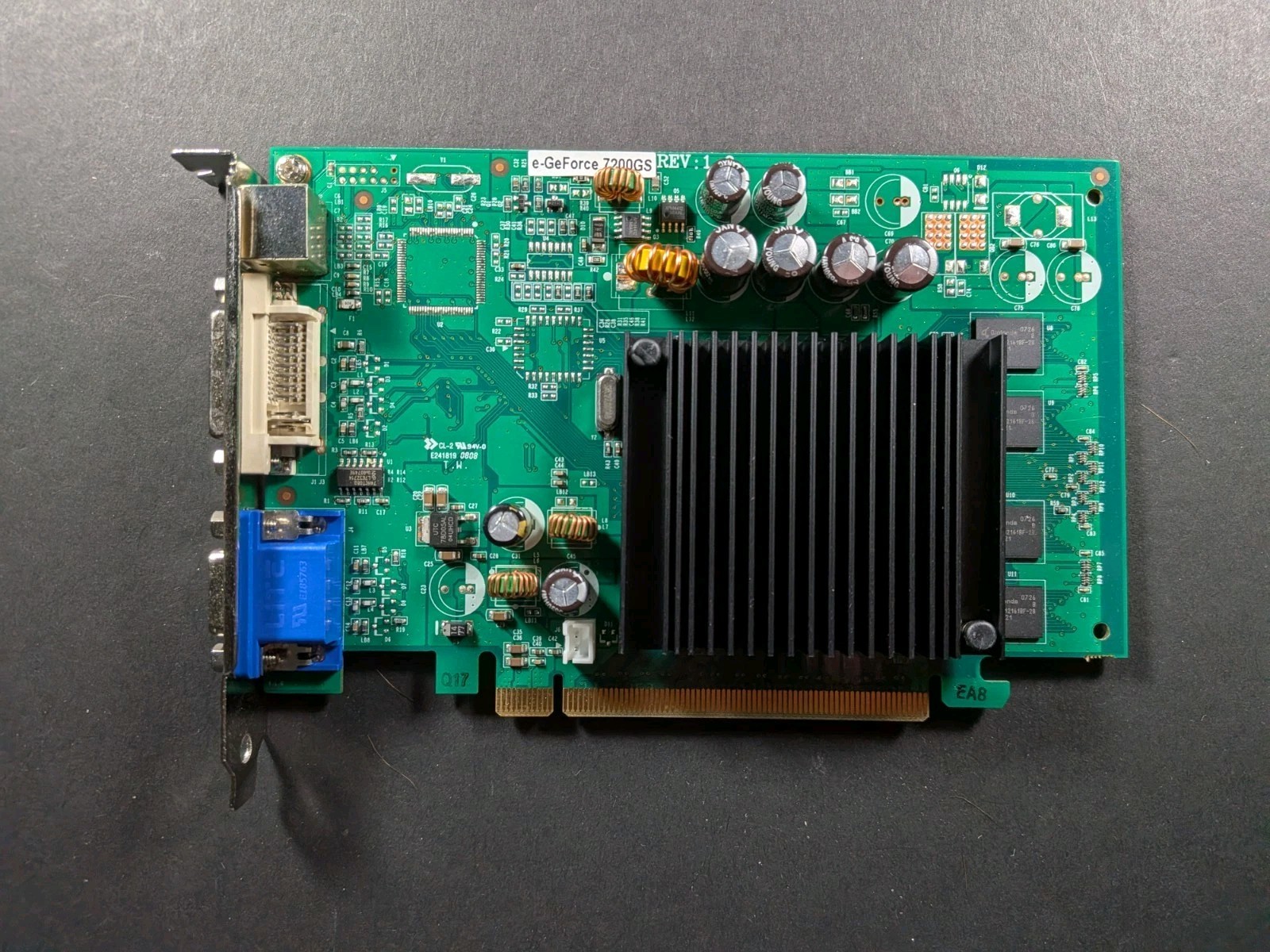 EVGA e-Geforce 7200GS 256MB DDR2 PCI-E Video Card DVI VGA TV 256-P2-N429-LR