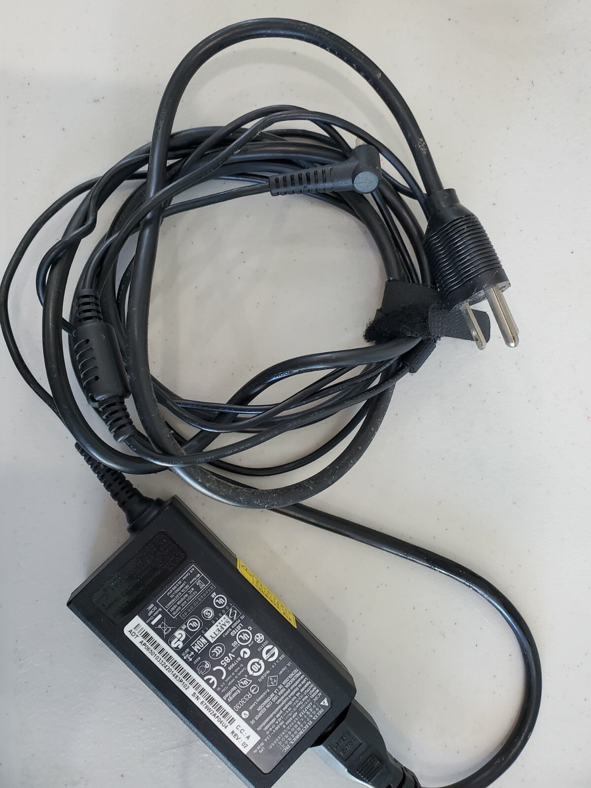 380 - Delta Electronics ADP-65VH B