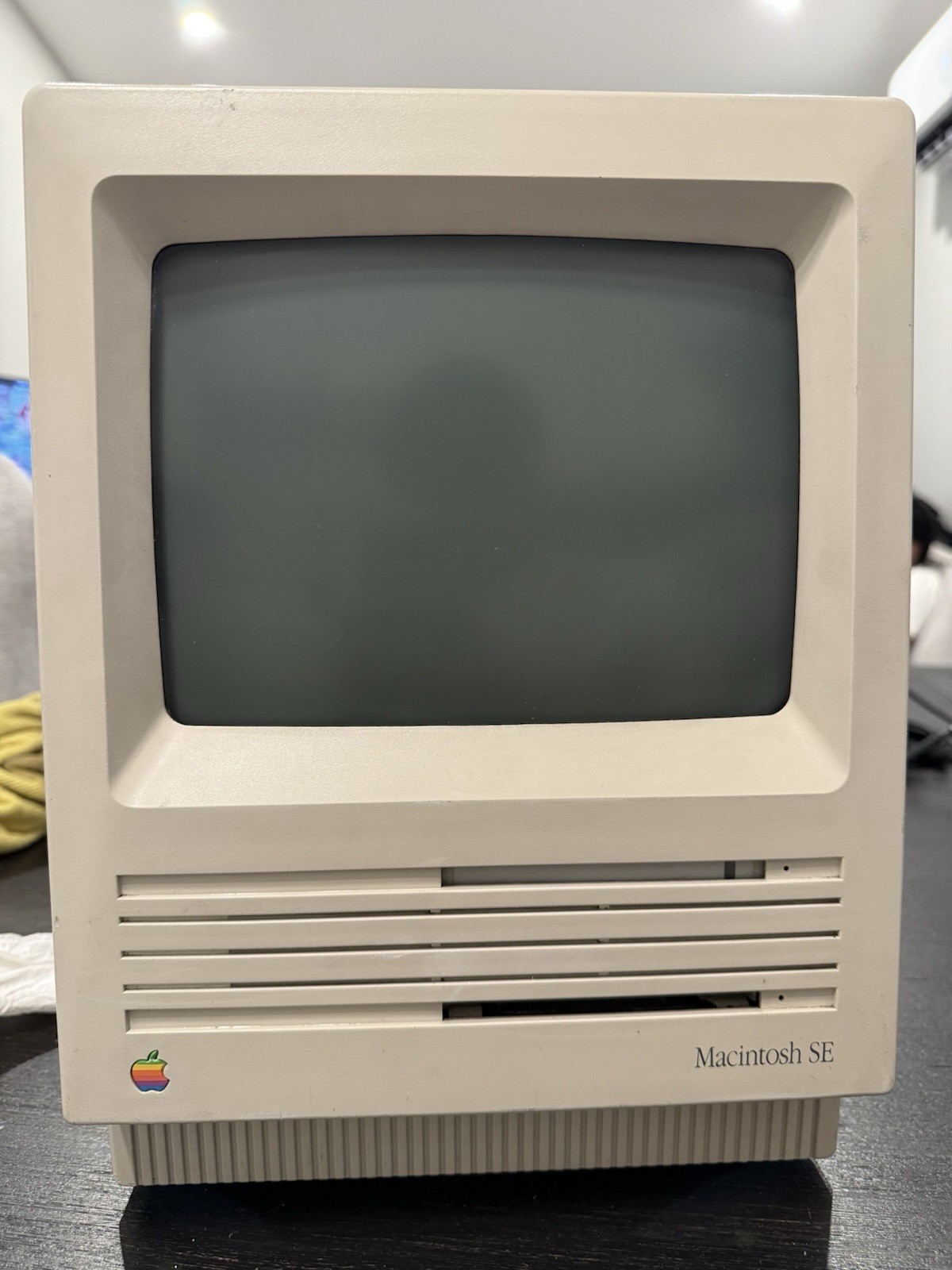Apple Macintosh SE Vintage Desktop Computer Model M5010 Apple Macintosh SE