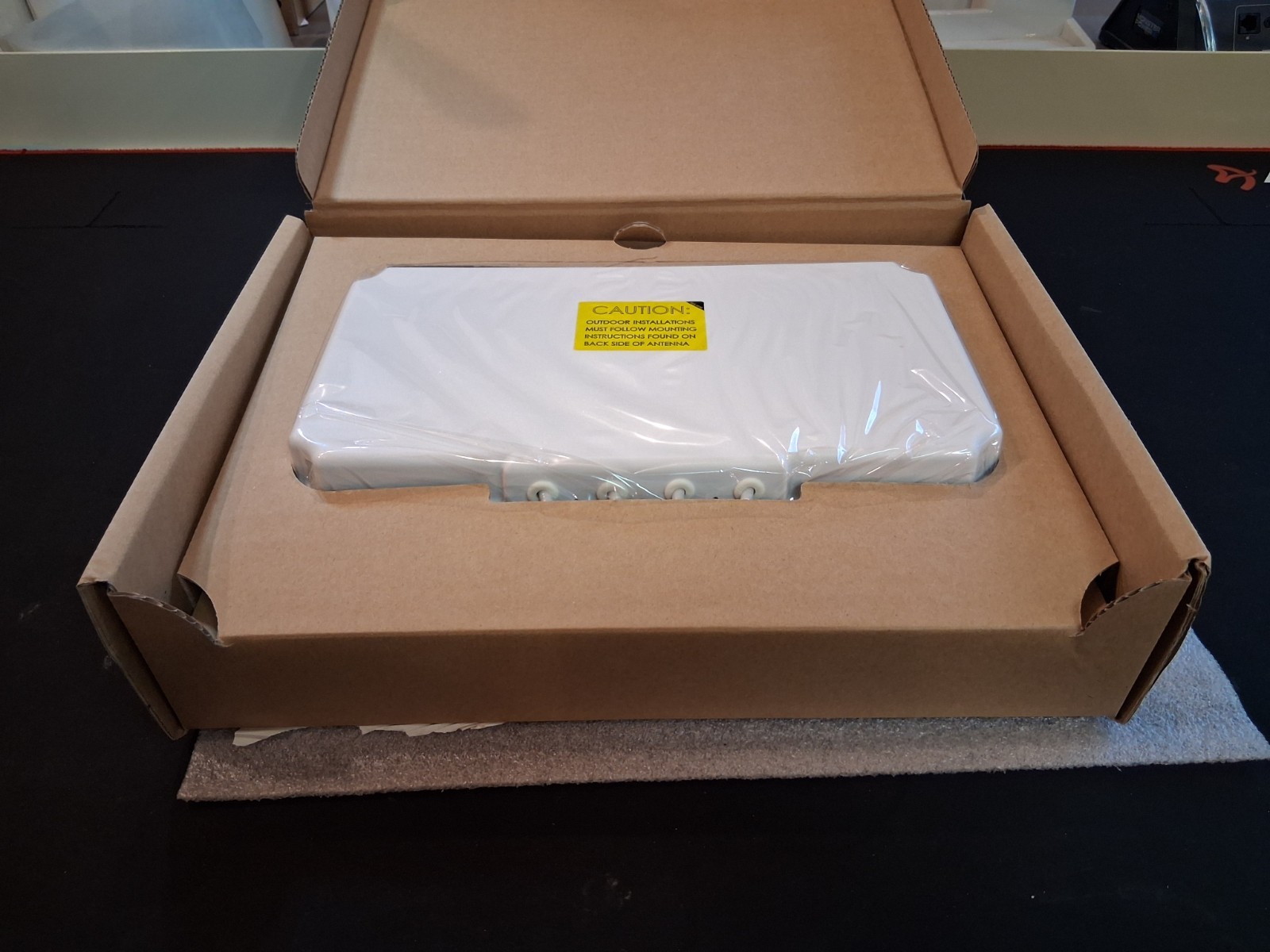 Cisco AIR-ANT2566P4W-R 2.4GHz 6 dBi / 5GHz dBi Directional Ant, 4-port, RP-TNC