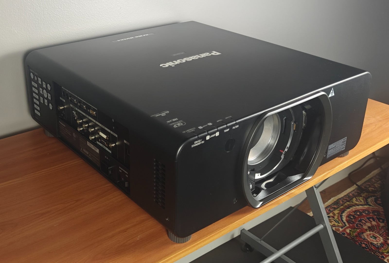Panasonic PT-DZ10KU DLP Projector 10K NEW LAMP Parts/Repair TESTED SEE VIDEO