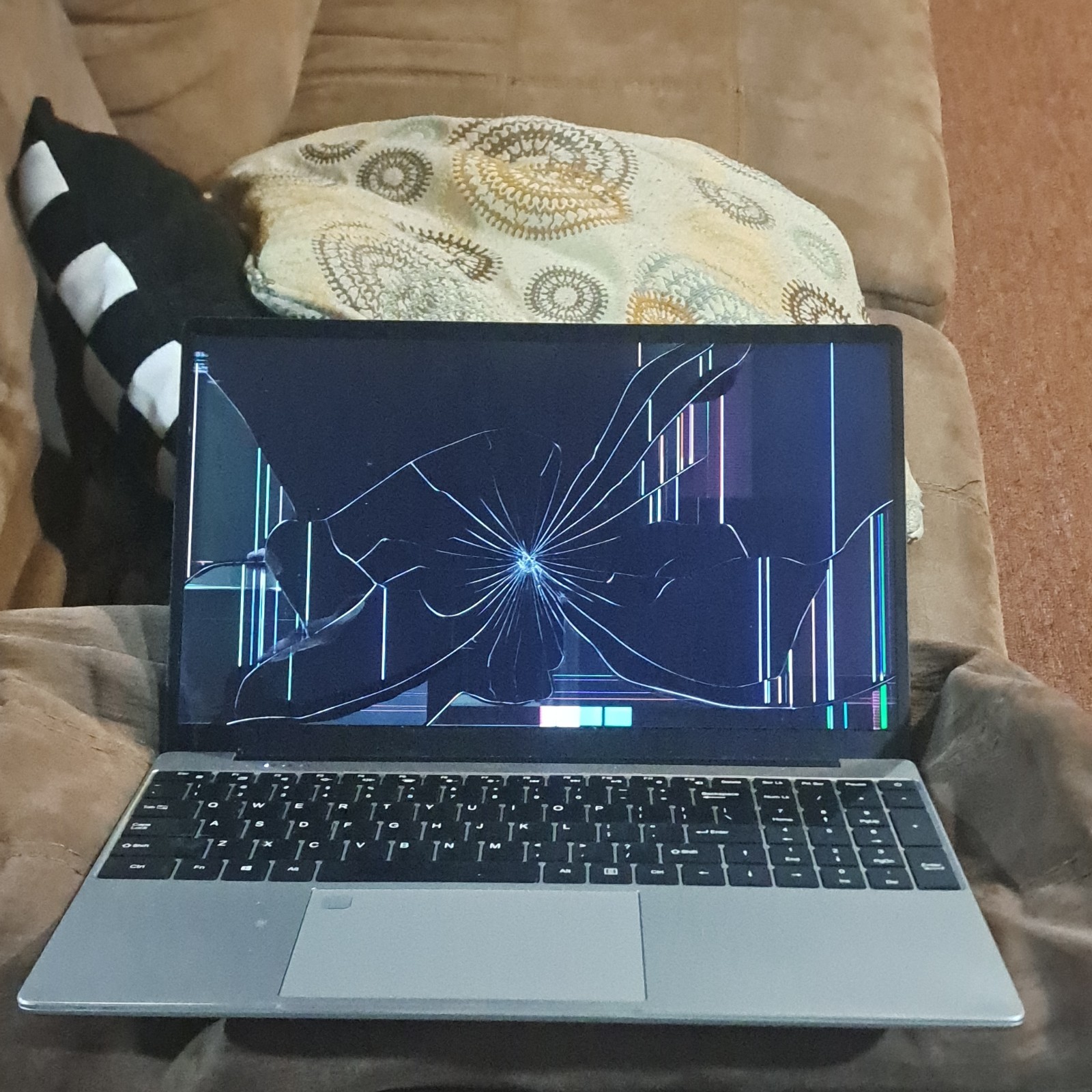 broken laptop screen everything else is fine 