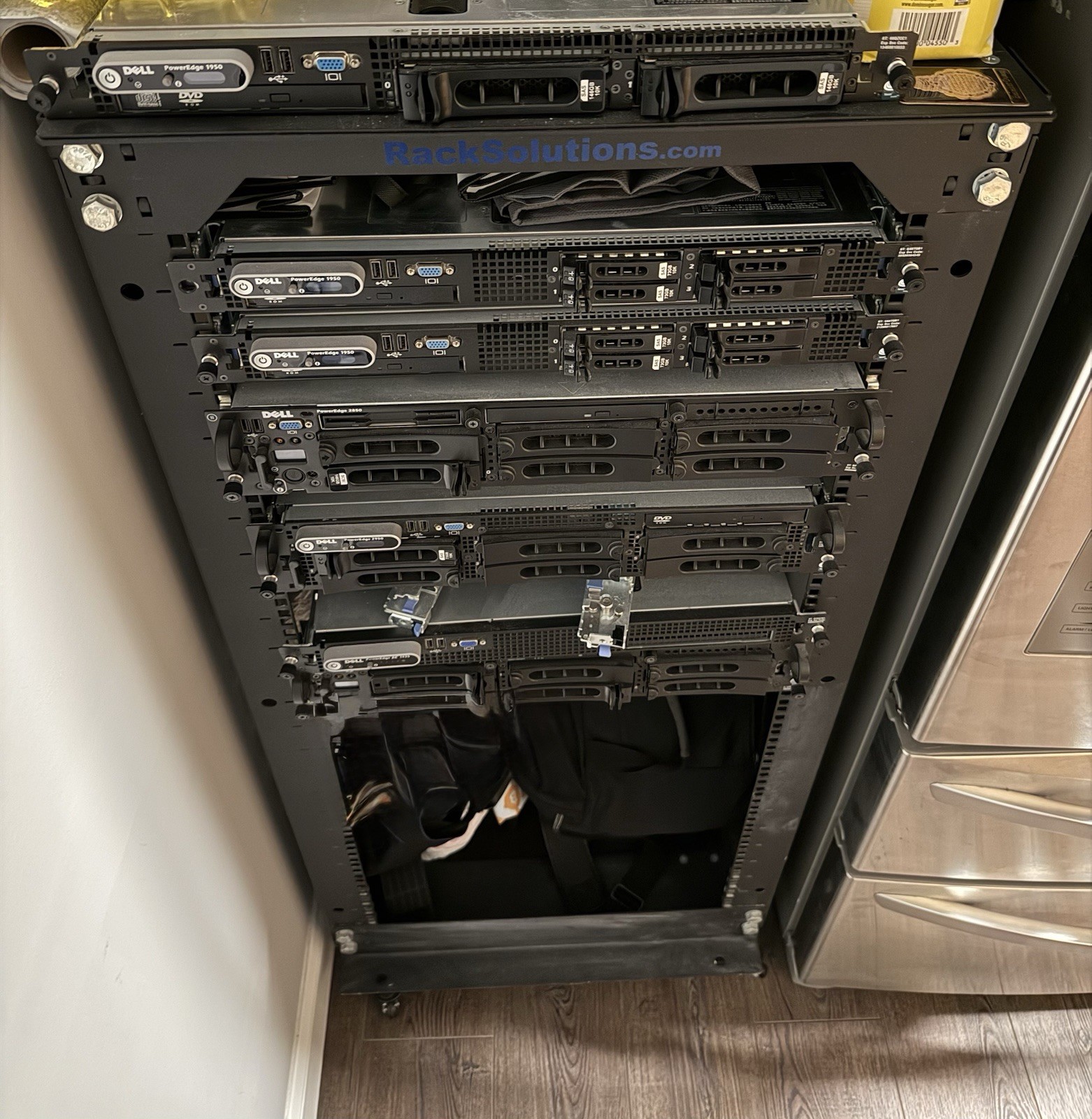 Enterprise Server Rack Bundle – Dell PowerEdge Servers + Rack + HDDs/OpticDrives