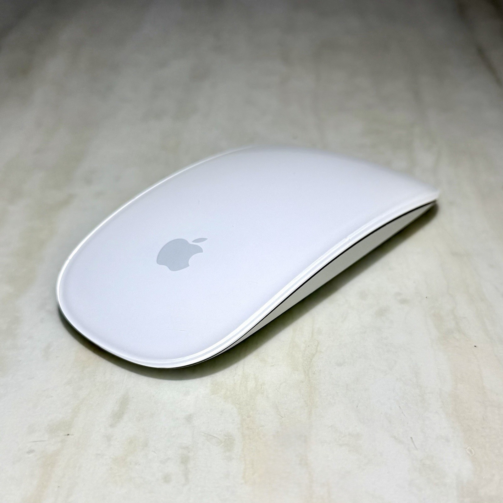 Apple Magic Mouse 1st Gen A1296 Wireless Bluetooth AA Battery Powered White